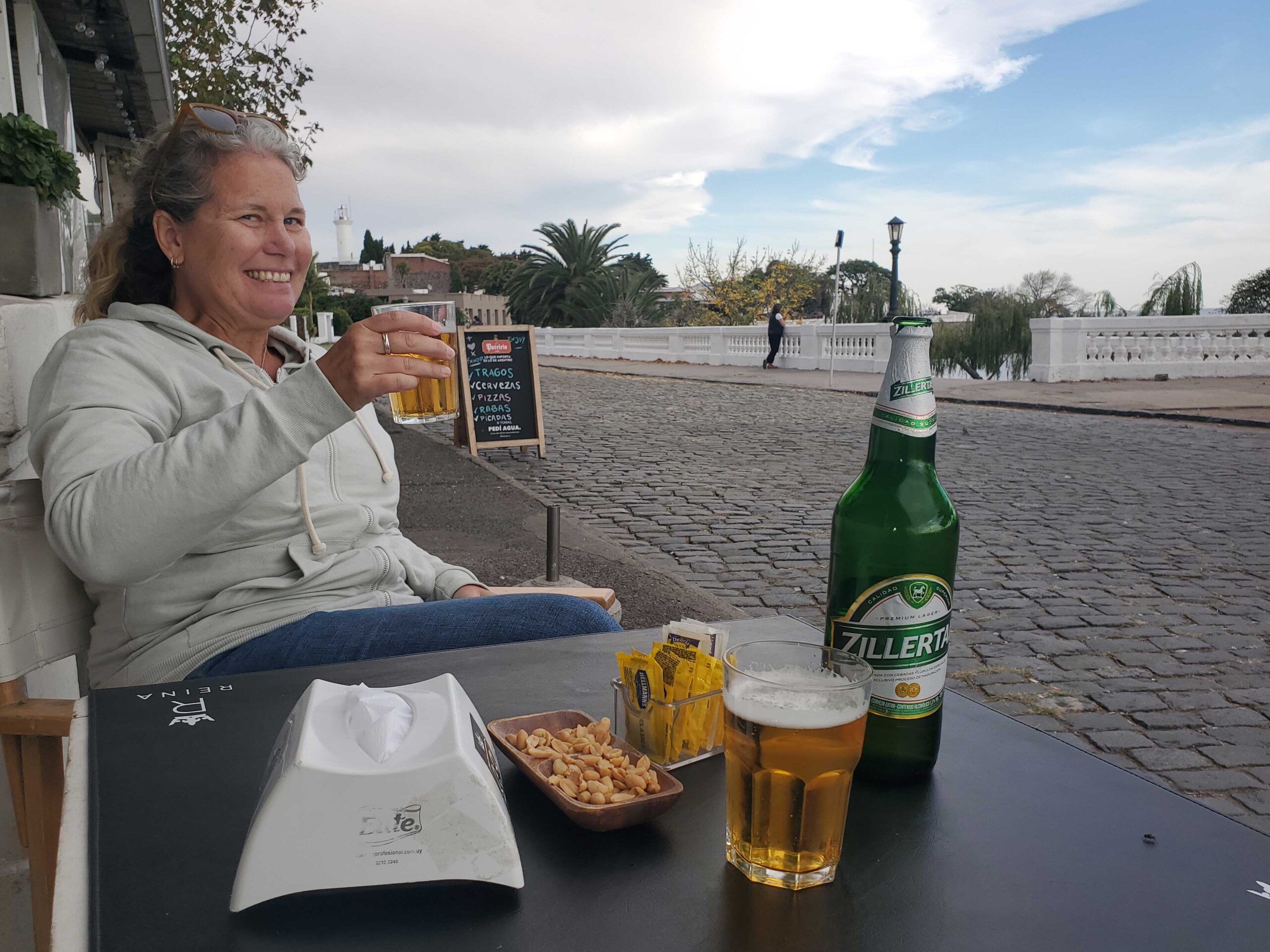Ande drinking beer in Colonia