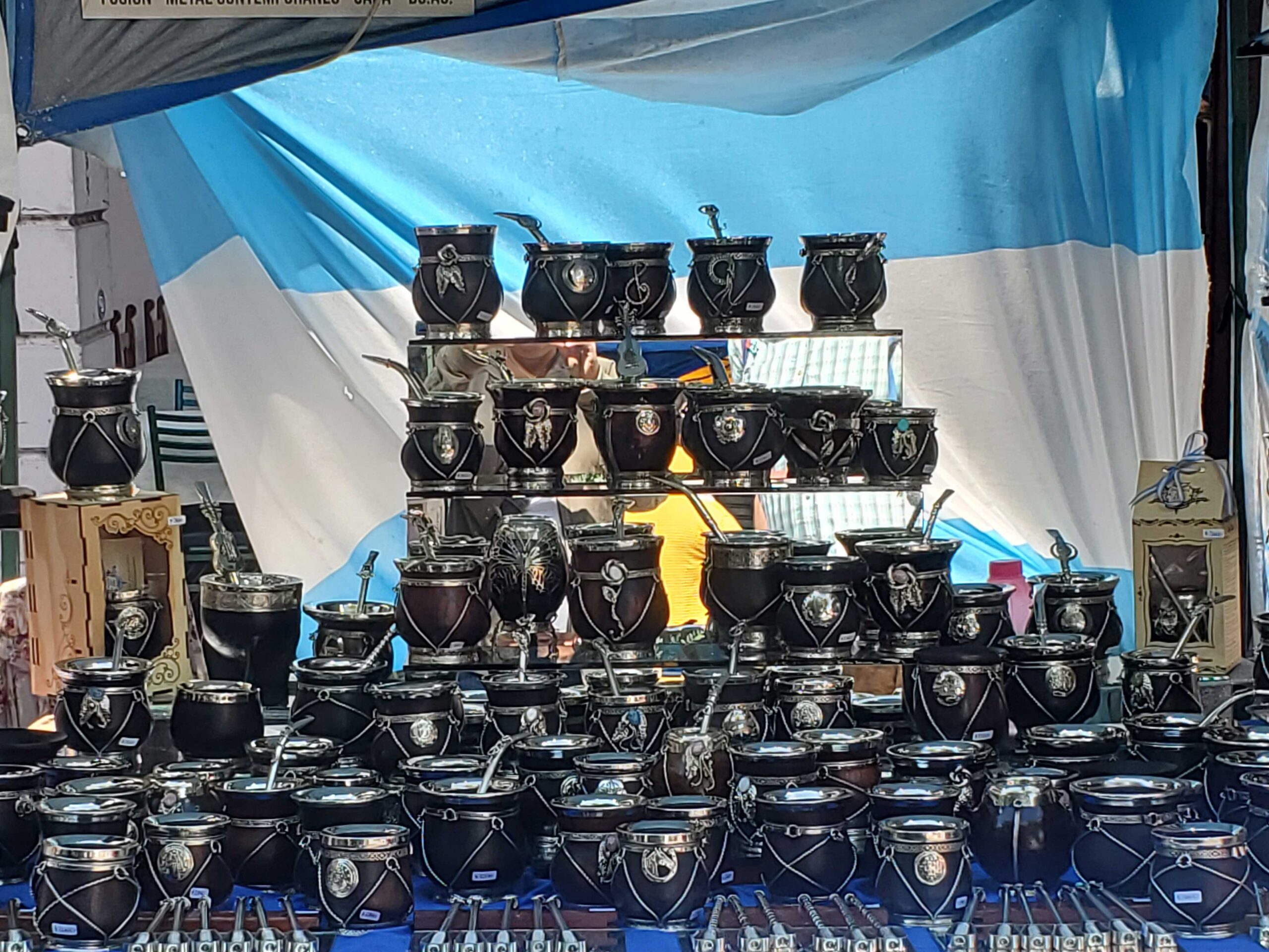 Mate cups in a market