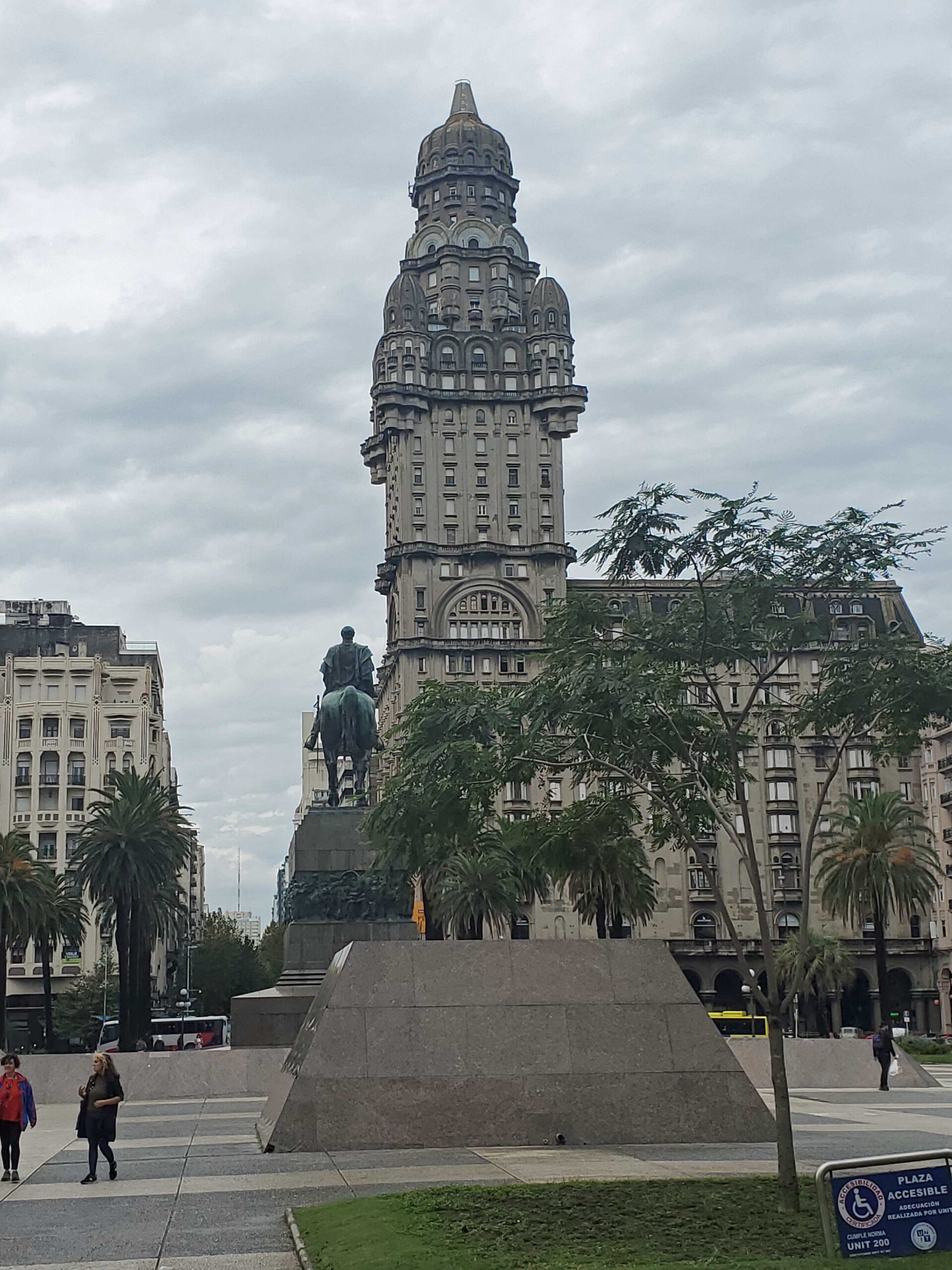 Central square in Montevideo.