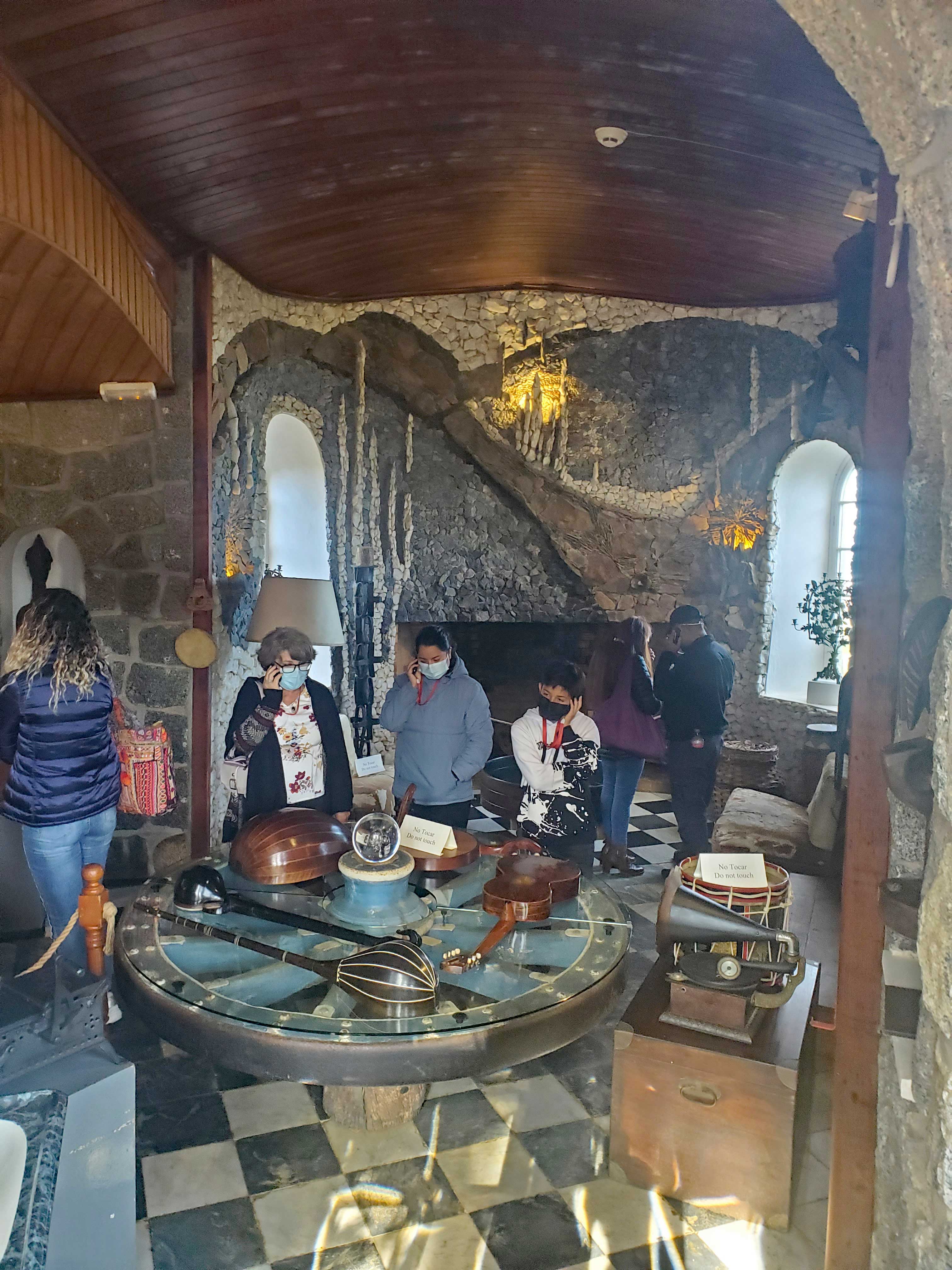 Sitting room with fireplace at Isla Negra