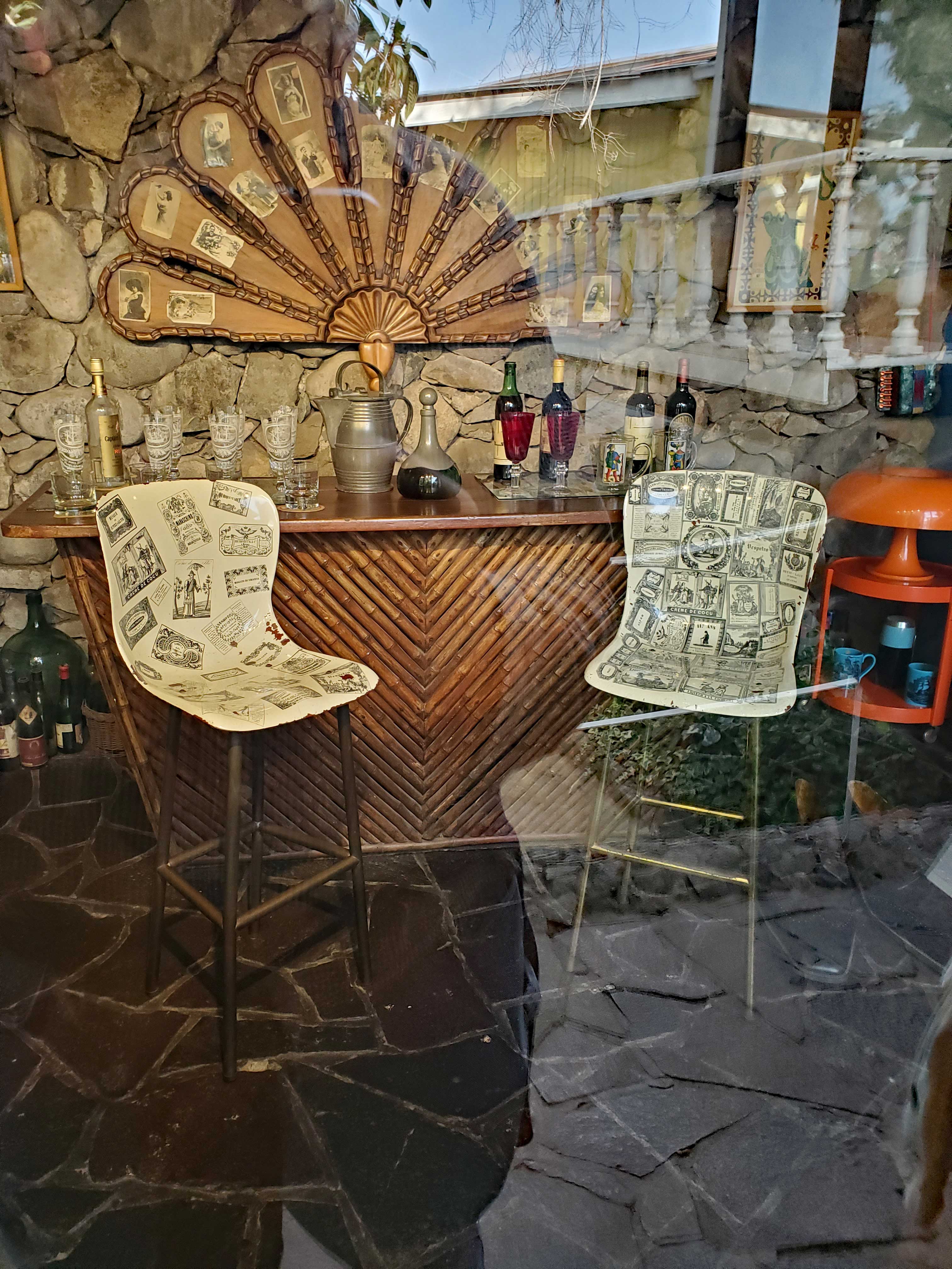 Summer bar and La Chascona