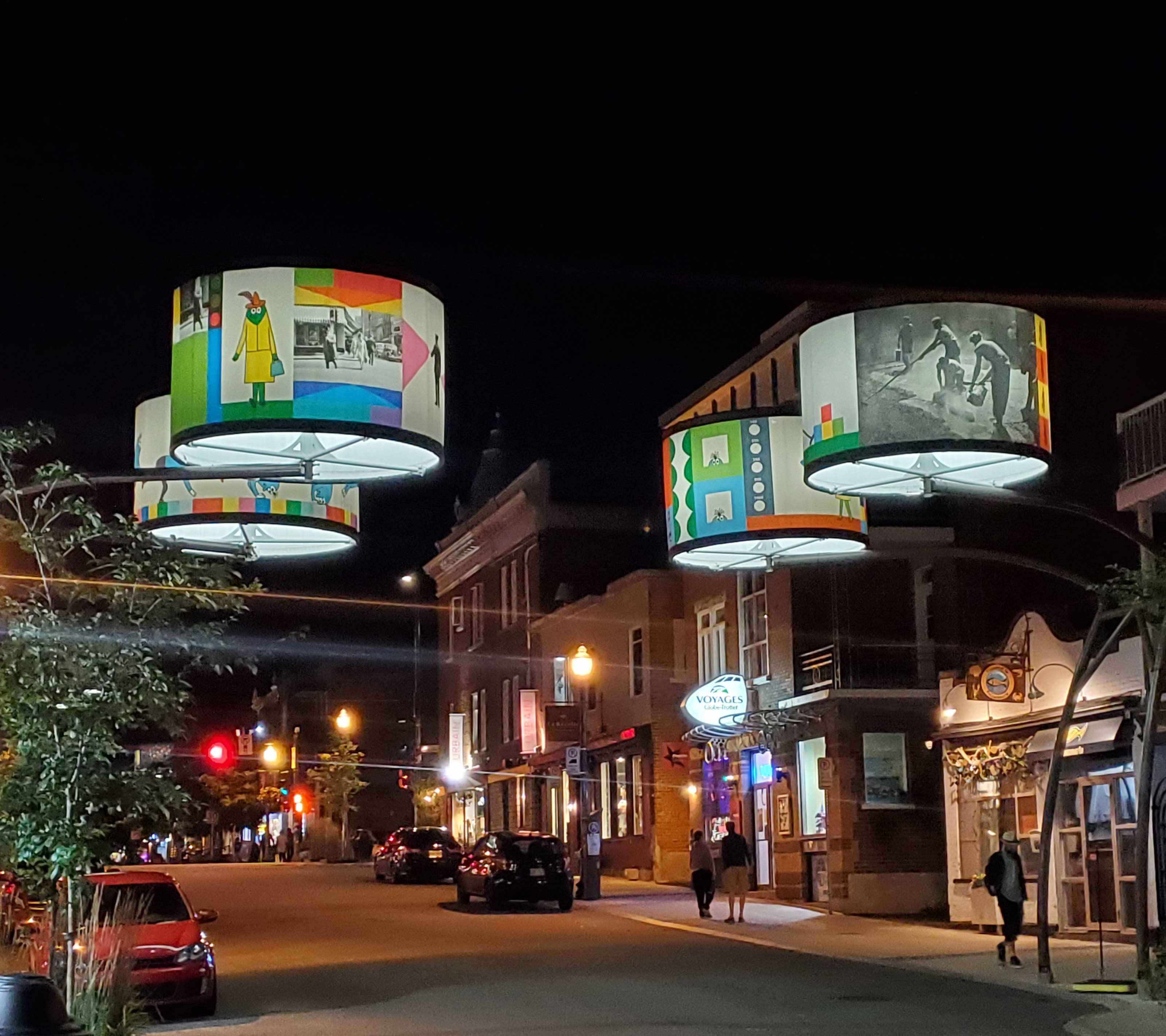Lumière sur l’art lamps at night in Quartier Montcalm