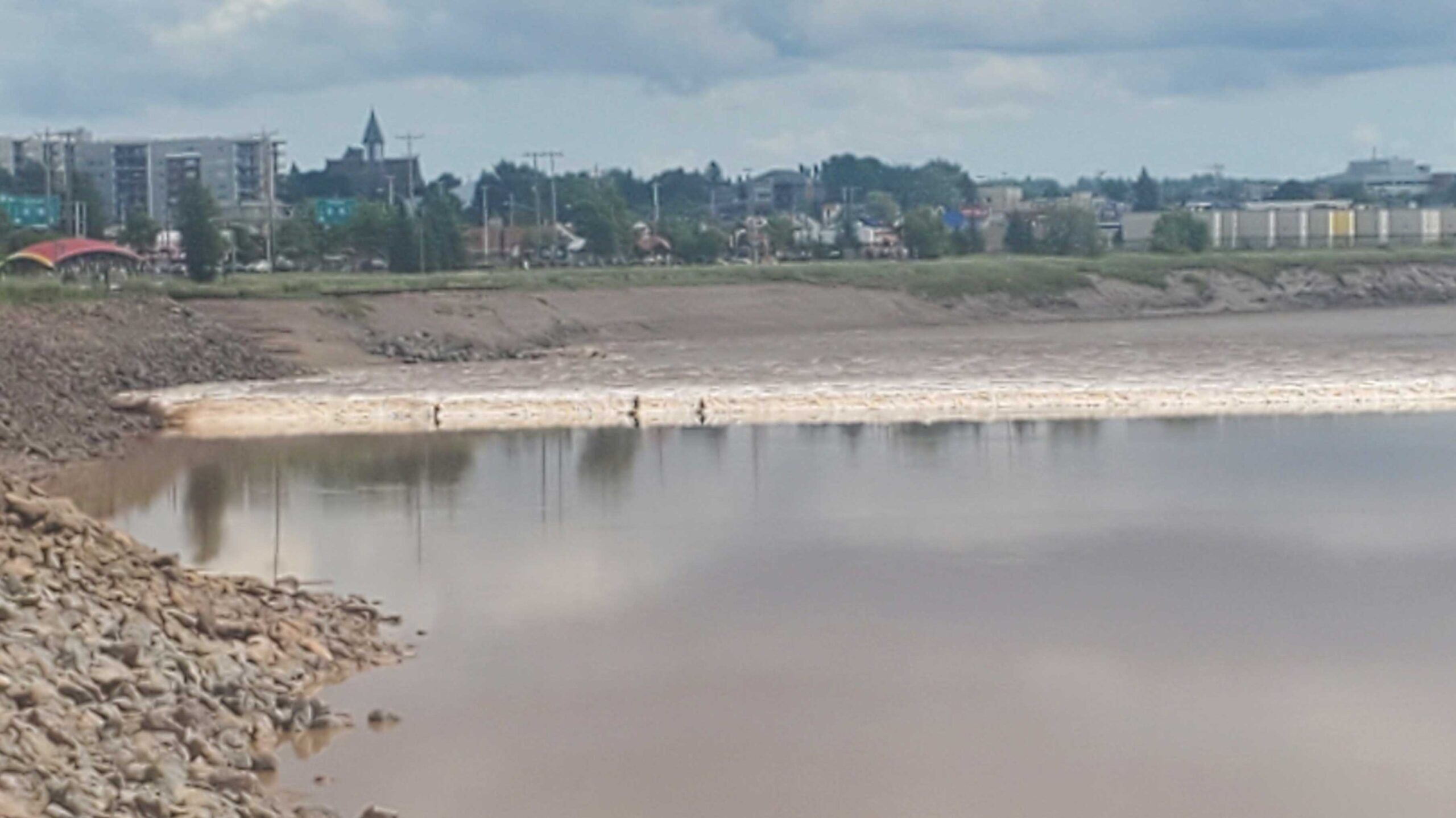 Surfers waitingTidal bore on the Petitcodiac River in Moncton, New Brunswick
