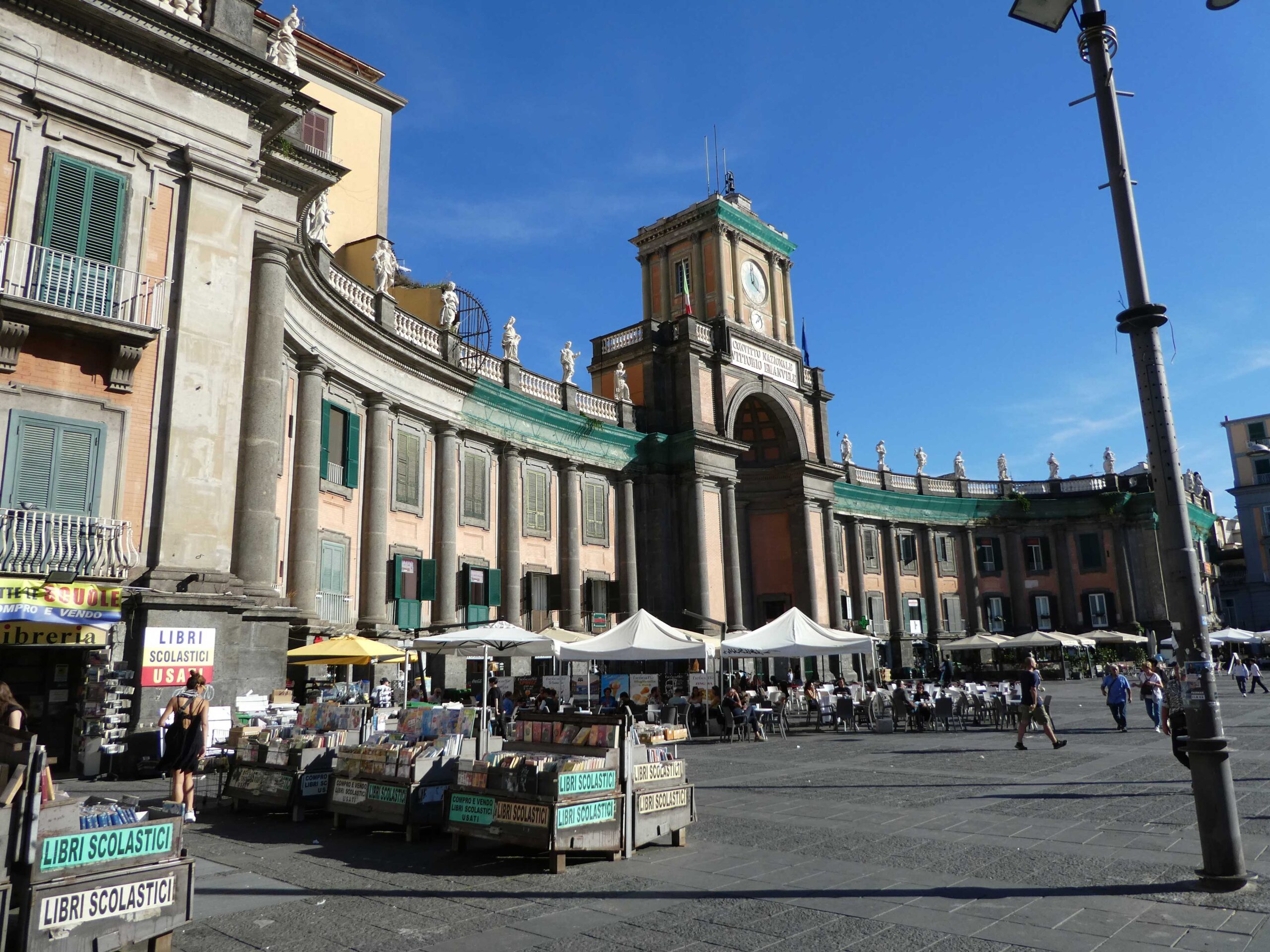 1700s architecture melting into the daily life of Napoli
