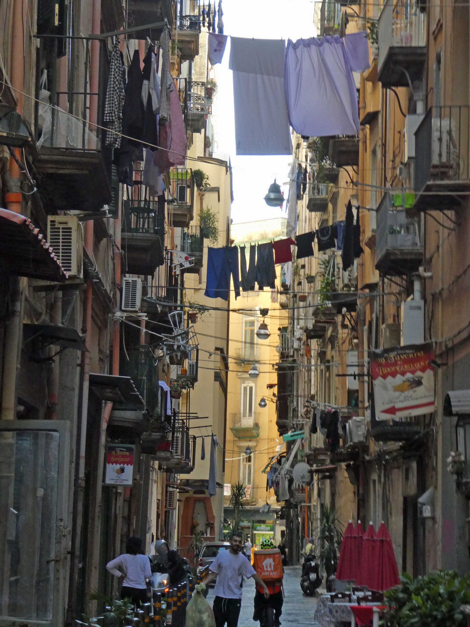 A narrow street in Napoli's Spanish Quarter