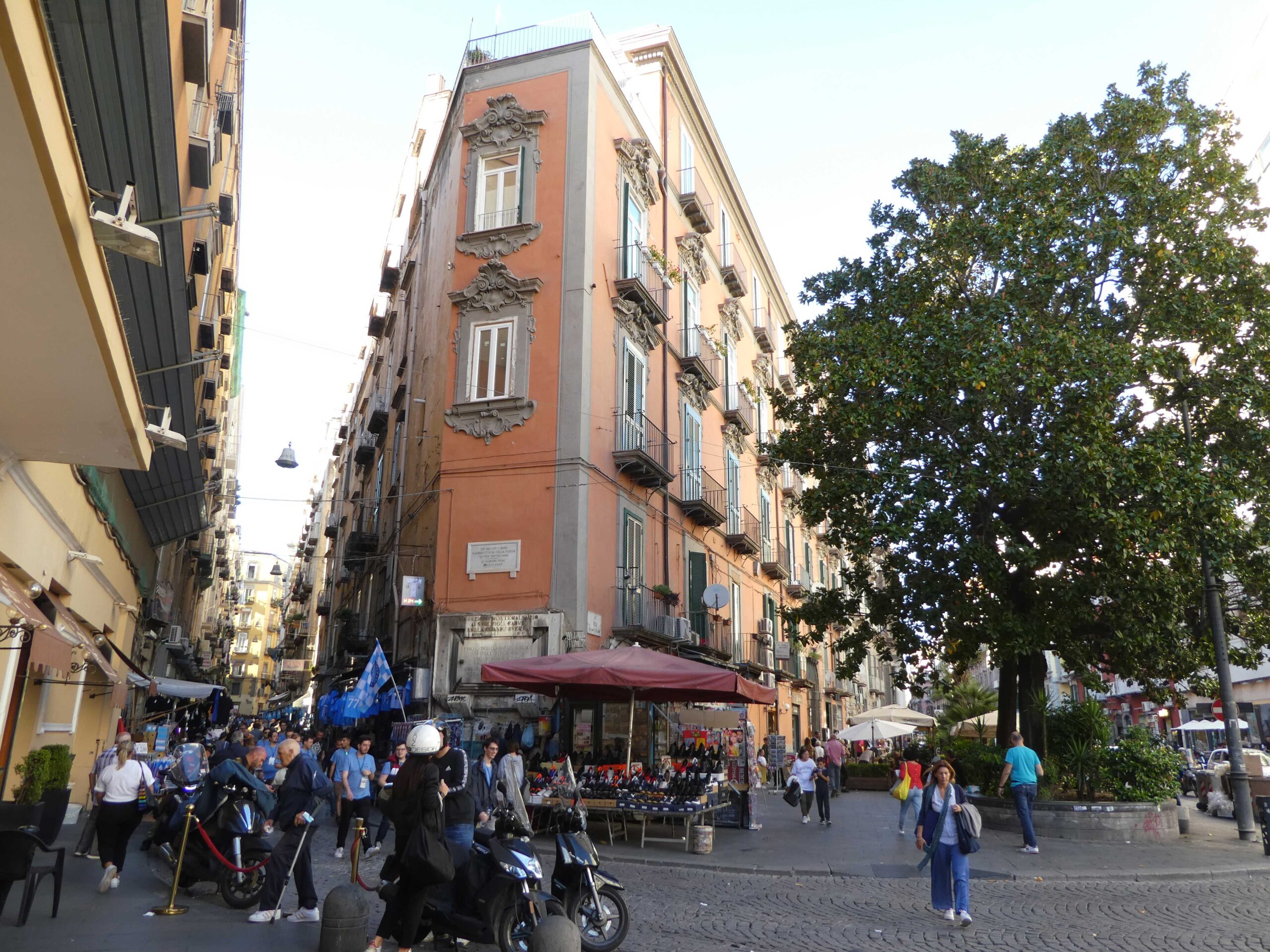 A typical apartment block in Napoli's shopping district