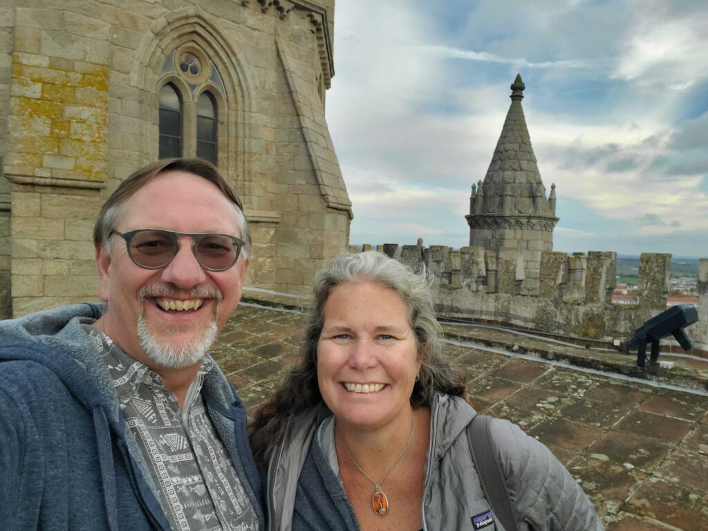Ande and Jake on the roof of the Se in Évora, Portugal